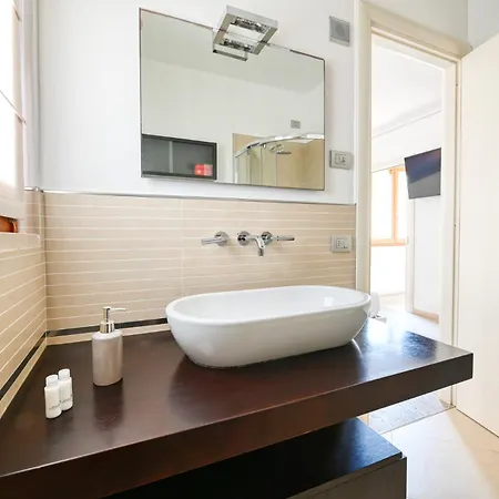 Pearl House - - Jacuzzi Privata סירמיונה