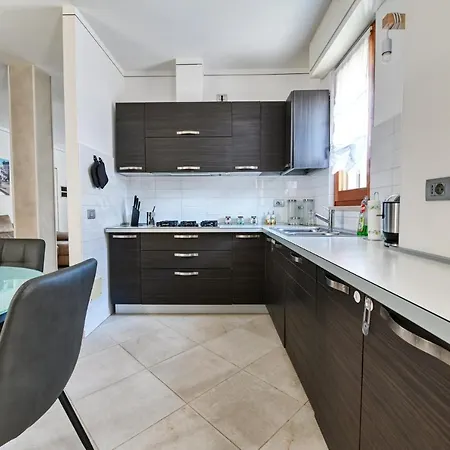 Pearl House - - Jacuzzi Privata דירה סירמיונה